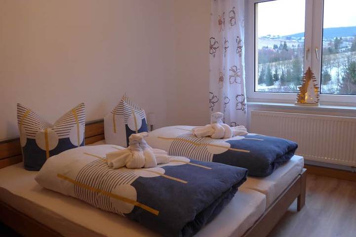 Ganze Wohnung, Seilbahn ,Lift, Pisten, Skischulen sind fußläufig erreichbar. Familienfreundlich in Oberwiesenthal, Erzgebirge