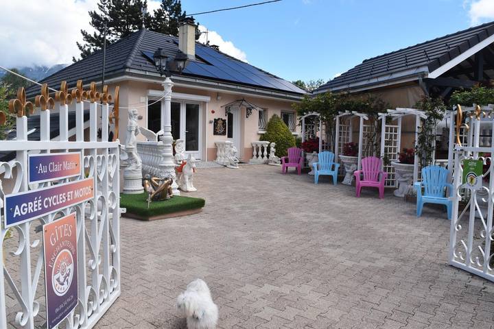 Gîte pour 5 personnes, avec terrasse et jardin, animaux acceptés dans Pierre-Châtel