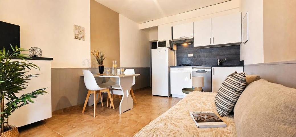 Gîte pour 2 personnes, avec piscine ainsi que vue et jardin à Farinole - 3
