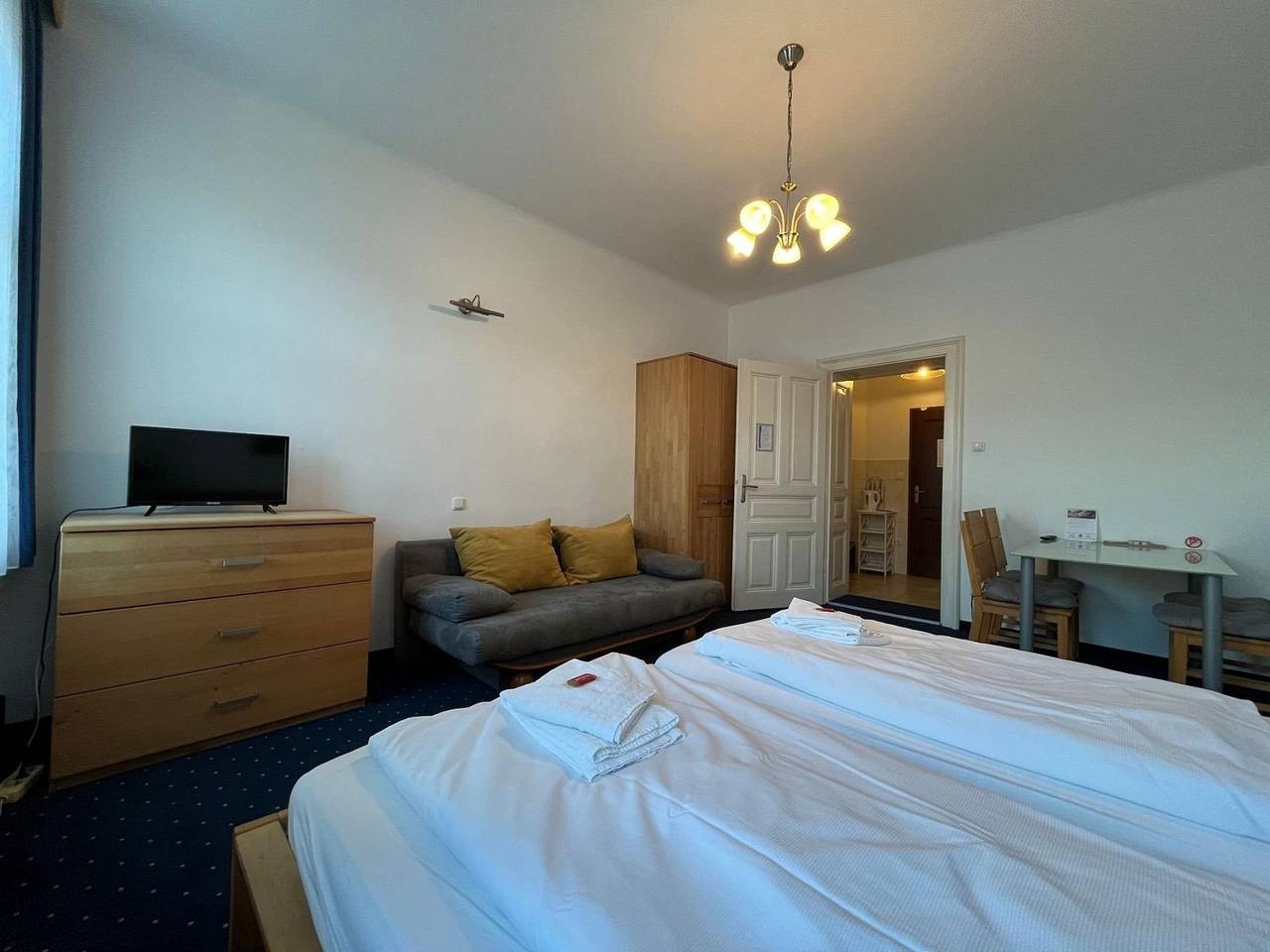 Ganze Ferienwohnung, Mariazellerhof Room 102 in St. Pölten, Mostviertel Region