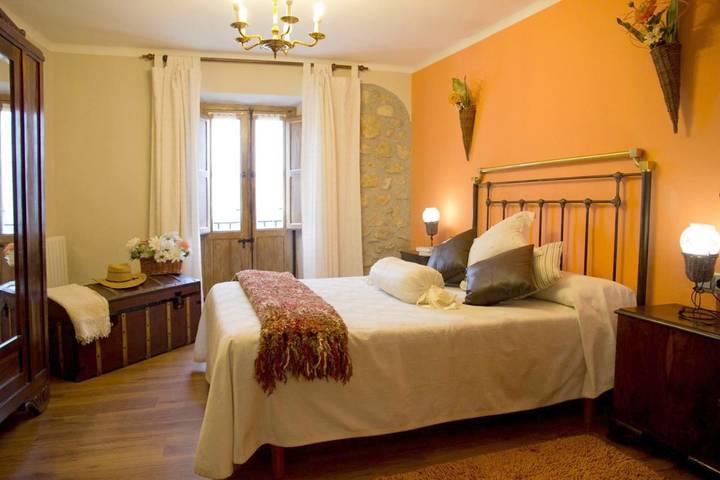 Casa de vacaciones para 12 personas, con vistas además de jardín y piscina, Familias con niños en Tierra Estella - 3