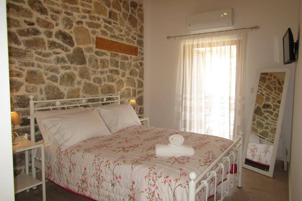 Stone house with pool and view to the sea in Achaia