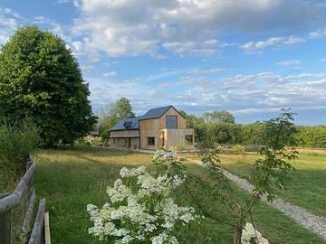 Location de vacances pour 9 personnes, avec vue et jardin à Saint-Gatien-des-Bois