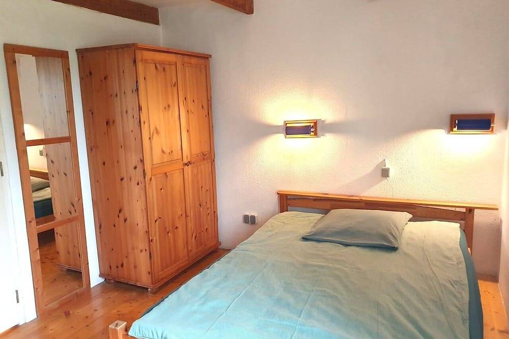 Normandie: Helles ruhiges Ferienhaus mit großem Garten und Tieren in Ver, Coutances und Umgebung