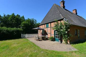 Bauernhof für 2 Personen, mit Terrasse und Garten in Gelting