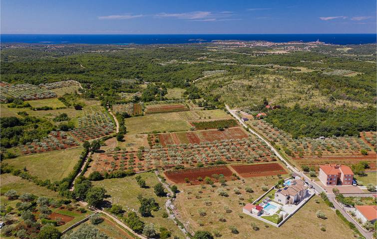 Charmante 2-Zimmer-Wohnung mit Pool, WLAN und Parkplatz in Rovinjsko Selo in Rovinjsko Selo, Rovinj