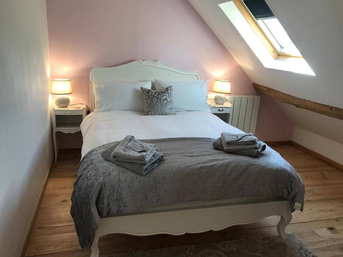 Two-Bedroom House in Maison-Feyne, Région de Guéret