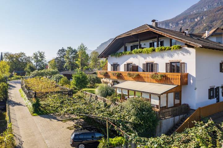 Ferienwohnung für 2 Personen, mit Seeblick und Balkon in Überetsch-Unterland