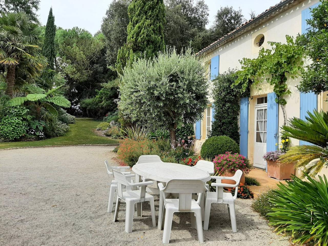 Maison avec Jardin Clos et Cheminée, proche La Rochefoucauld in Bunzac, Charente