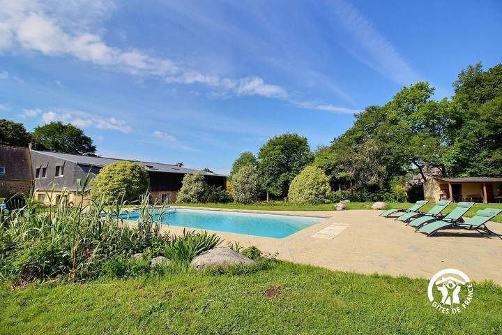 Gîte pour 10 personnes, avec jardin et sauna ainsi que terrasse et piscine à Treffléan - 2