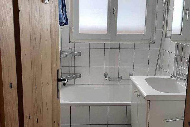 Ganze Wohnung, Alte Schmiede 1.Stock Appartement/Fewo, Bad, Wc, 3 Schlafräume 5-Bettwohnung in Arosa, Plessur Alpen