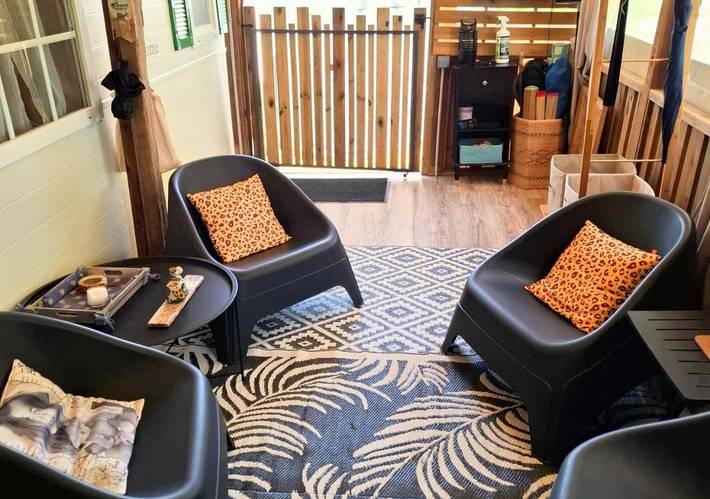 Camping pour 4 personnes, avec Terrasse ainsi que Jardin et Piscine