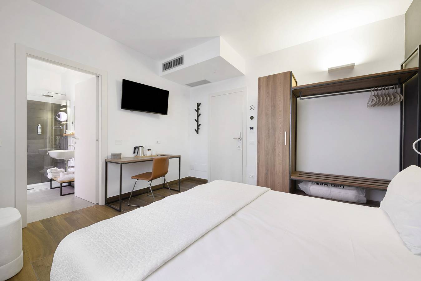 Zimmer 'Insula Felix Matrimoniale' mit gemeinsamer Terrasse, Wi-Fi und Klimaanlage in Moniga del Garda, Gardasee-Berge