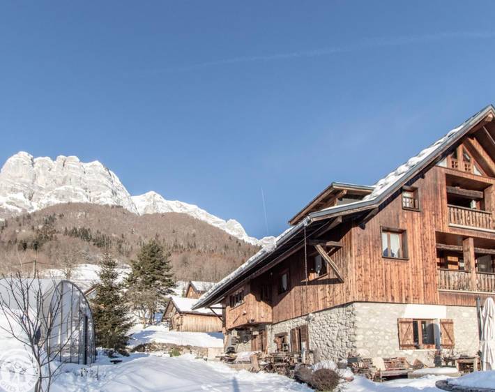 Appartement entier, Appartement "Le Soli" avec vue sur les montagnes, terrasse partagée et Wi-Fi in Saint Ferréol, Région d'Annecy