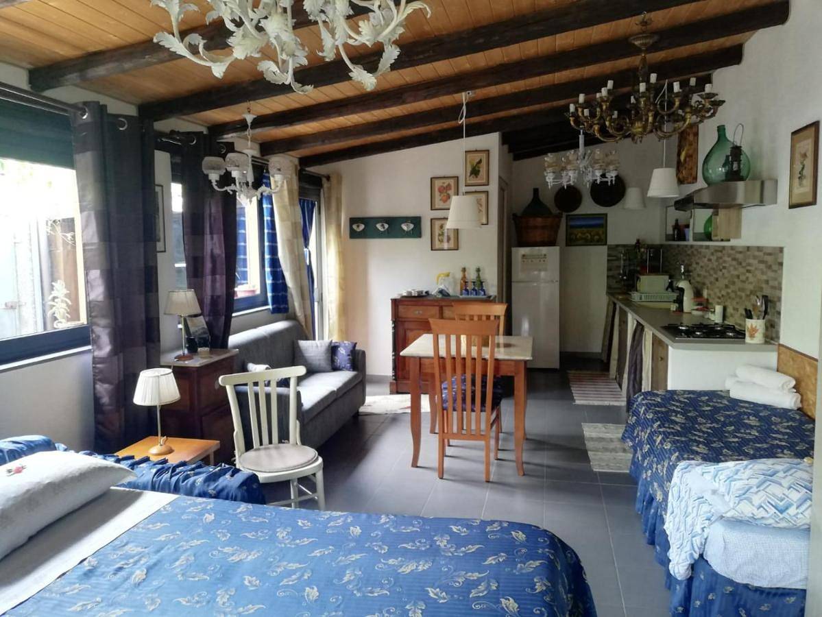 Appartamento intero, Studio Apartment in San Giovanni La Punta, Catania e dintorni