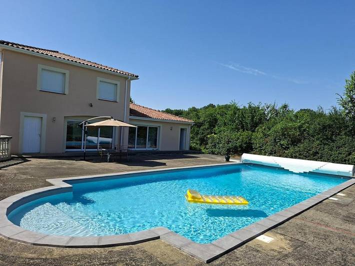 Villa pour 8 personnes, avec terrasse ainsi que piscine et vue