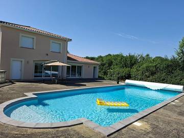 Cottage pour 8 personnes, avec terrasse ainsi que piscine et vue à Samatan