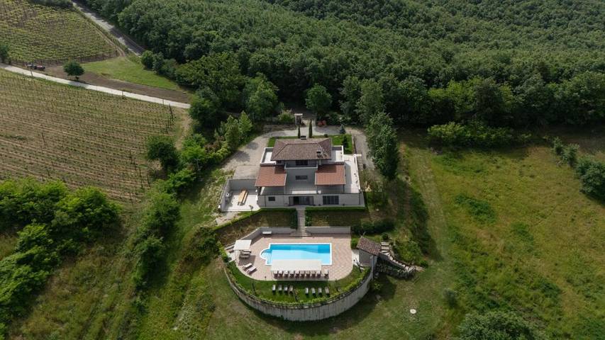 Casa vacanza per 14 persone, con Balcone e Terrazza nonché Giardino e Piscina a Caiazzo