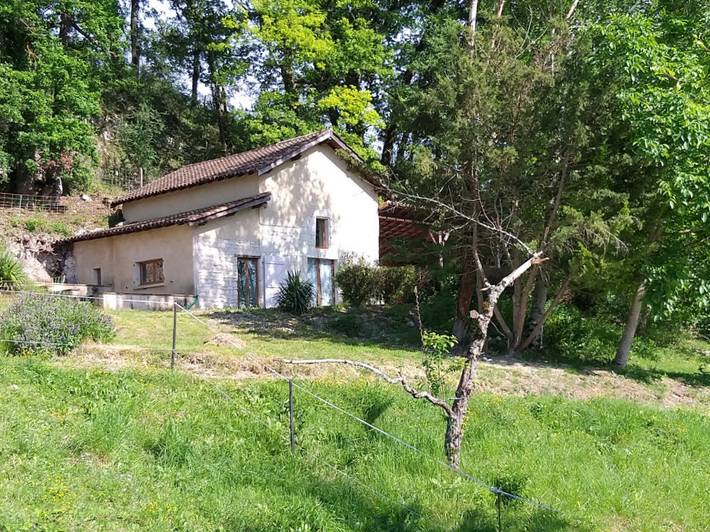 Gîte pour 6 personnes, avec jardin ainsi que terrasse et piscine à Labastide-de-Penne