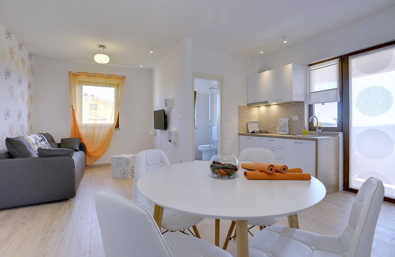 Ganze Wohnung, Modernes Appartement mit Zugang zum Balkon in Vinkuran, Südküste Istrien