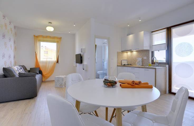 Ganze Wohnung, Modernes Appartement mit Zugang zum Balkon in Vinkuran, Südküste Istrien