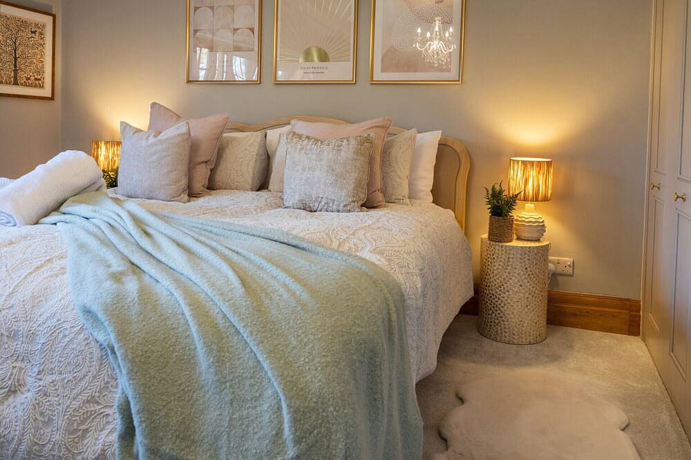 Luxury Period 7 Bed Mansion near Warner Bros in Watford, Hertfordshire