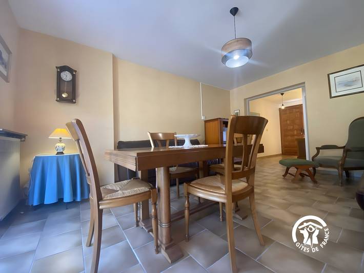Cottage 'Gîte Tournesols' with Private Terrace, Wi-Fi and Air Conditioning in Arles-sur-Tech, Céret region
