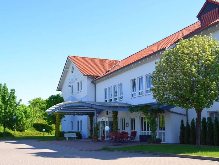 Hotel für 3 Personen, mit Terrasse und Garten, kinderfreundlich in Cottbus - 2