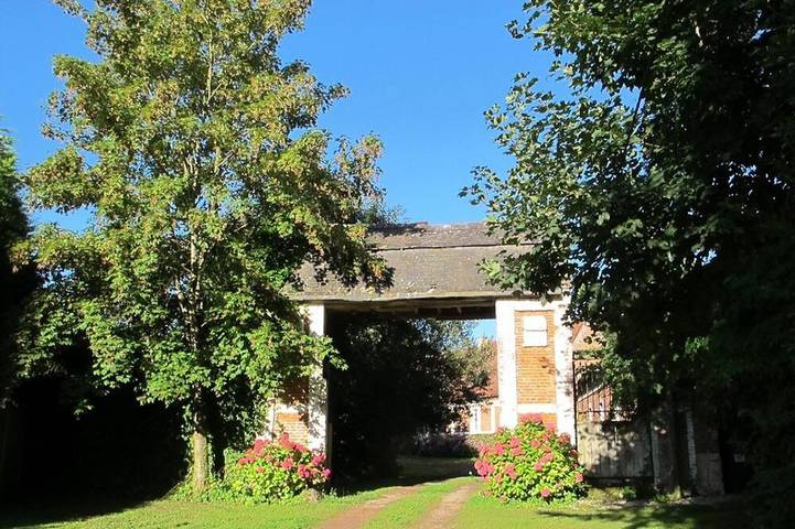 Gîte pour 10 personnes, avec jardin à Tortefontaine