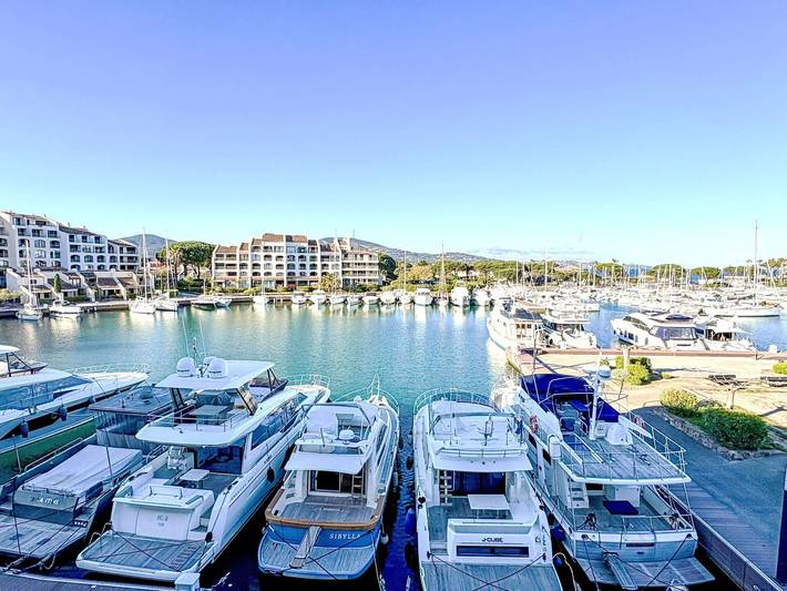 Gîte pour 4 personnes, avec balcon dans Port des Marines de Cogolin