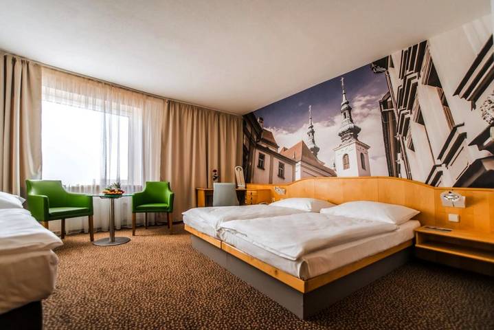 Hôtel pour 2 personnes, avec Terrasse et Jardin ainsi que Piscine et Sauna à Brno - 2