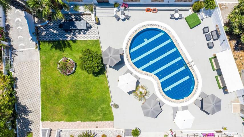 Gîte pour 2 personnes, avec vue ainsi que piscine et jardin à Faliráki - 2