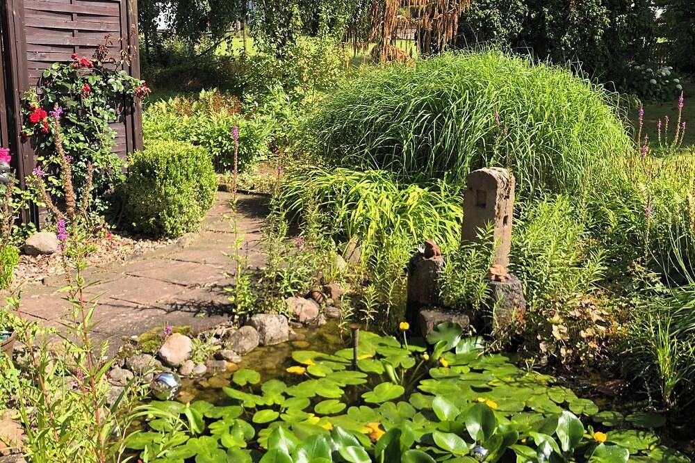 Fewo ü. 2Etagen, mit Hof+Garten+Stellplatz, ideal f. Urlauber mit Kind u/o Kegel in Delligsen, Landkreis Holzminden
