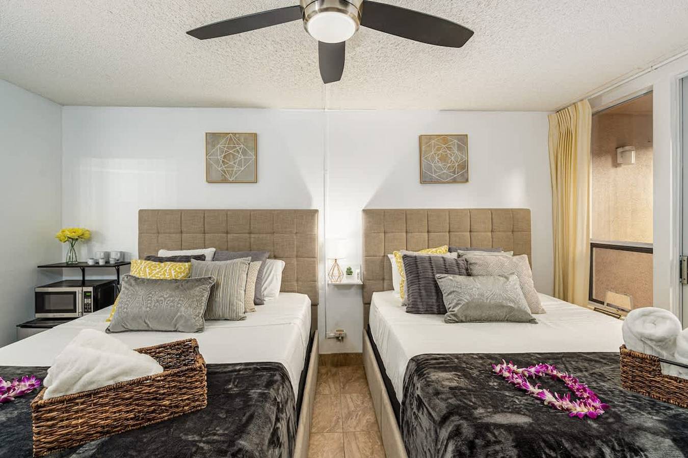 Entire apartment, Steps to Beach Hot Tub Luxe Maui Retreat in Kihei, Maui