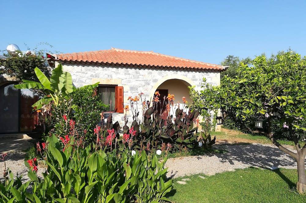 Modern und liebevoll eingerichteter Natursteinbungalow in wunderschöner Anlage in Stoupa, Messenien