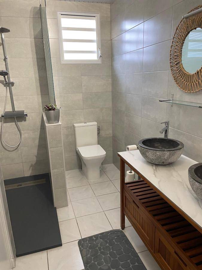 Chambre d’hôte pour 2 personnes, avec vue et terrasse ainsi que jardin et piscine en Martinique - 4