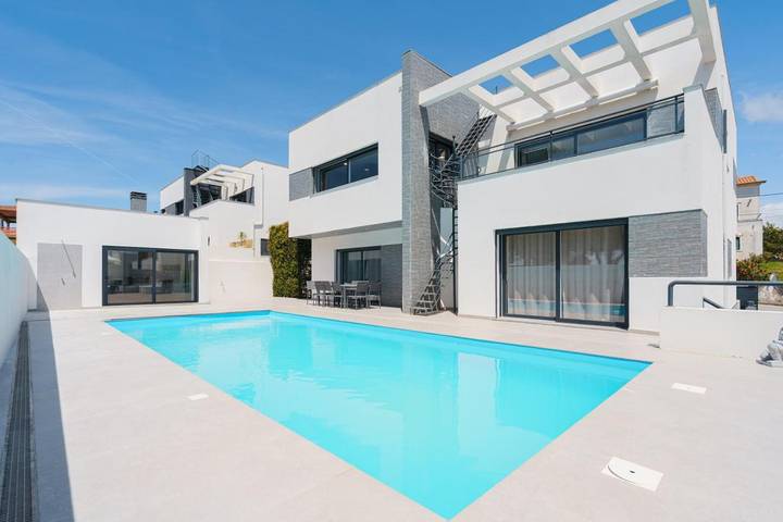 Villa für 10 Personen, mit Balkon und Terrasse sowie Garten und Pool