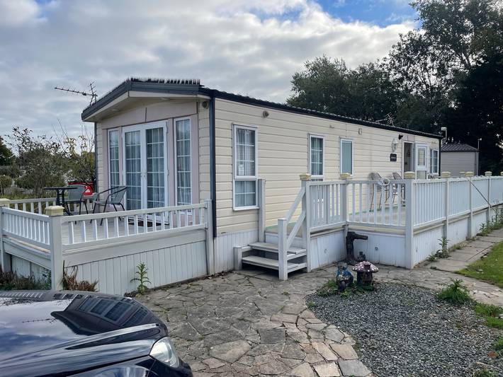 Cottage for 4 people, with balcony and lake view as well as garden, child-friendly in Skegness