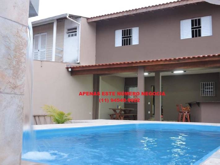 Casas e apartamentos de temporada para 12 pessoas, com piscina e jardim e ainda terraço em Itanhaém