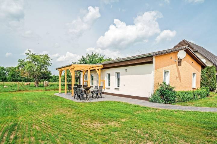 Ferienhaus für 4 Personen, mit Terrasse und Garten an der Müritz
