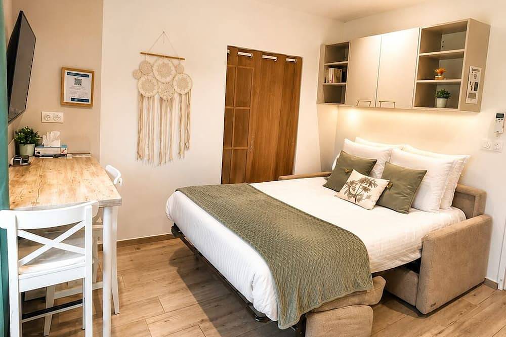 Appartement entier, Appart' Hôtel tout confort avec balcon in Tulette, Région de nyons