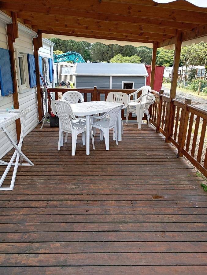 Camping pour 5 personnes, avec terrasse ainsi que vue et piscine à La Tremblade - 3