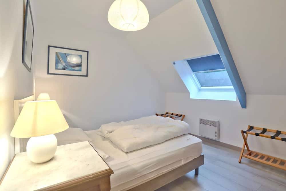 Lovely home in Quettehou with Wifi in Quettehou, Región de Cherbourg