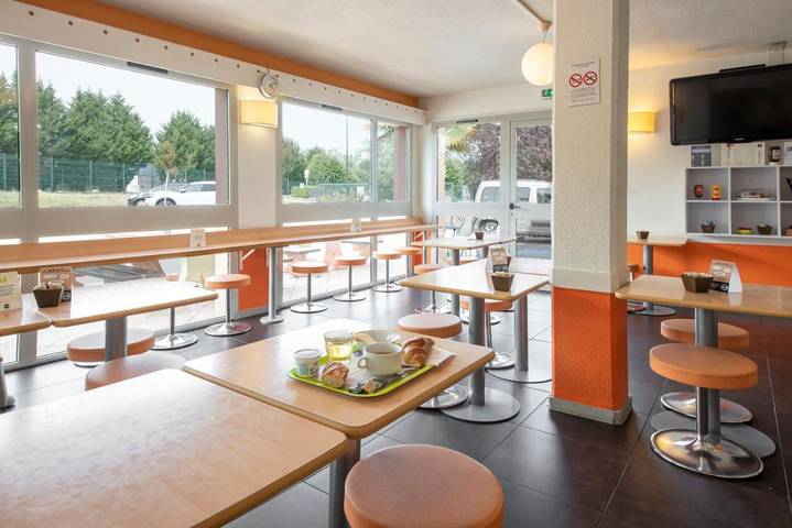 Hôtel pour 3 personnes, avec terrasse, animaux acceptés dans Cité de l'Espace - 4