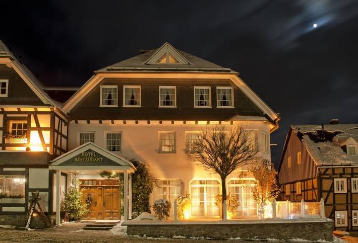 Hotel voor 3 personen, with Balkon and Terras as well as Tuin and Sauna in Hallenberg