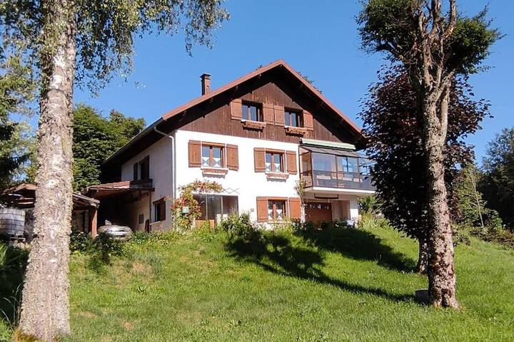 Maison de vacances pour 15 personnes, avec Balcon et Terrasse ainsi que Jardin et Vue à Morbier