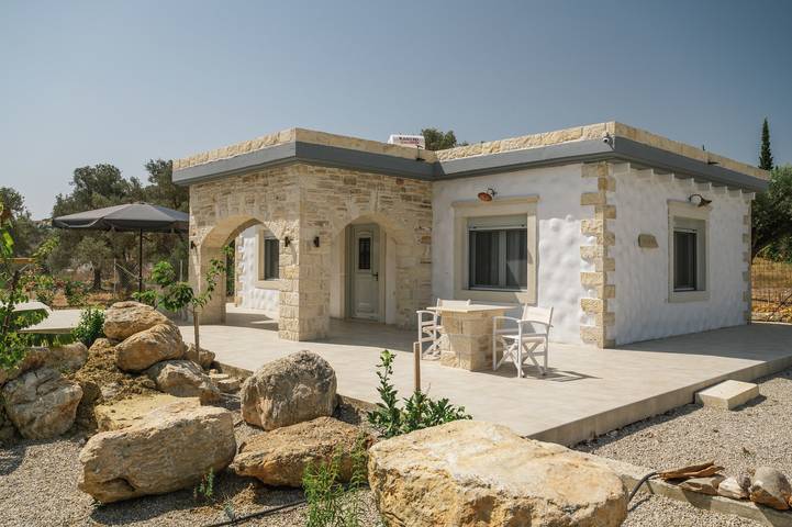 Ferienhaus für 2 Personen, mit Terrasse und Garten in Pitsidia