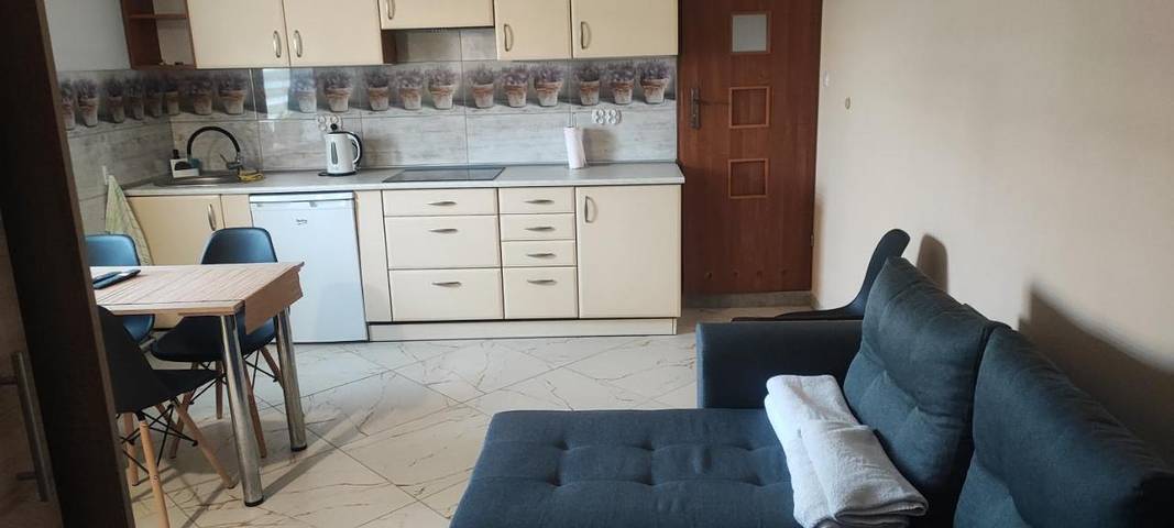 Apartament wakacyjny dla 2 osób, z ogród i taras oraz widok, zwierzęta dozwolone w Dzierżoniów