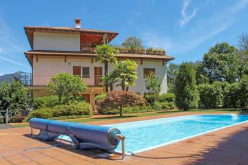 Ferienwohnung für 3 Personen, mit Terrasse und Pool sowie Seeblick in Comune di Cannobio