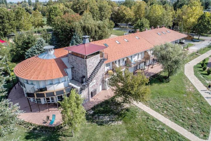 Ferienwohnung für 6 Personen, mit Ausblick und Seeblick sowie Terrasse in Zamardi - 3